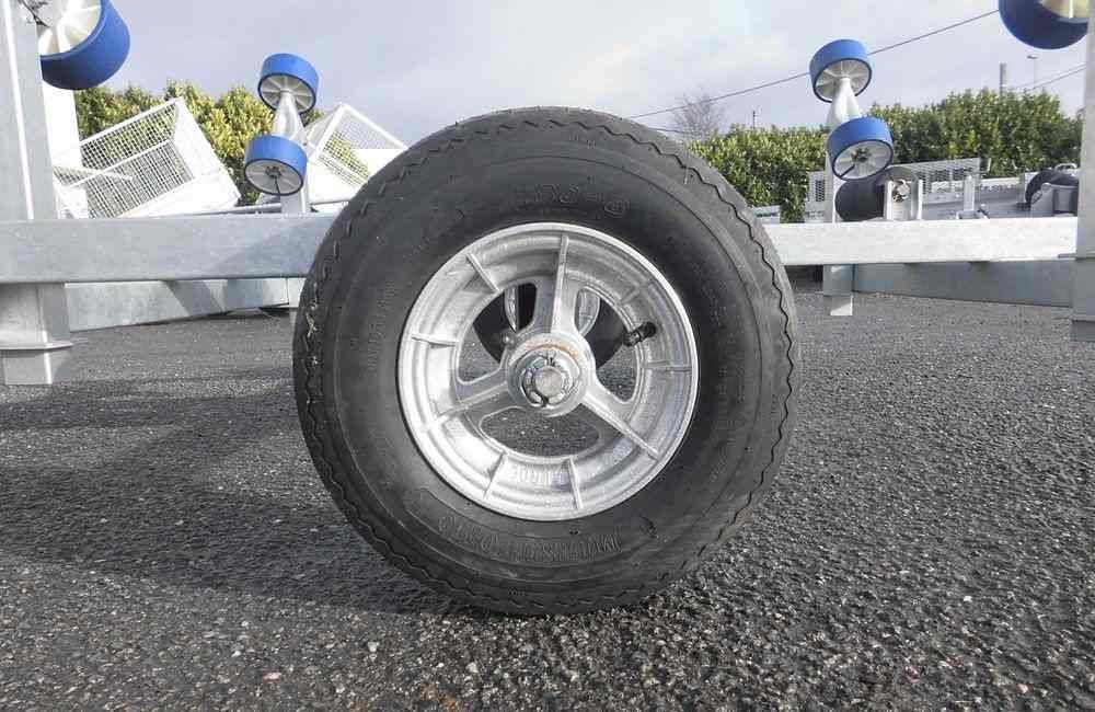Chariot-de-mise-a-leau-et-manutention-5-compressed.jpg Chariot-de-mise-a-leau-et-manutention-5-compressed.jpg