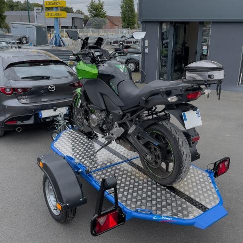 Remorque-porte-moto-abaissable-et-pliable-Cochet.jpg Remorque-porte-moto-abaissable-et-pliable-Cochet.jpg